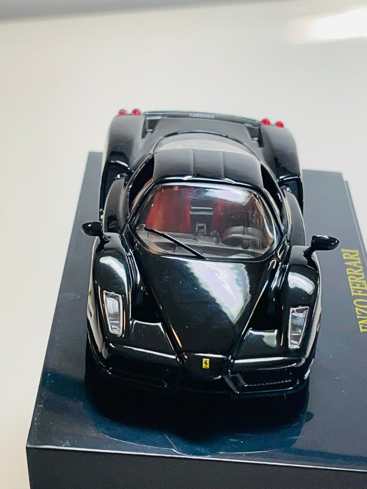 Modelbil, Ixo Enzo Ferrari, skala 1:43