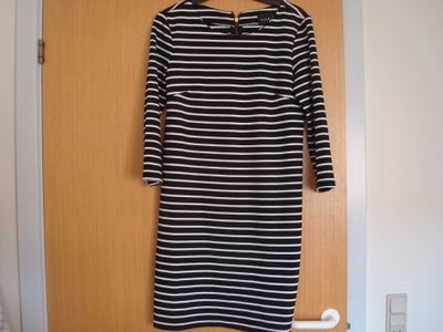 Sweatshirt-kjole, Vila, str. S,  stribet,  Næsten som ny,  (brugt få gange)
Pris er + porto
Er til s