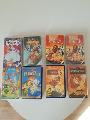 Børnefilm, VHS bånd Askepot, Tarzan, Løvernes Konge, Løvernes Konge 2 og Løvernes Konge 3, Bambi, Pe