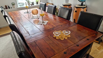 Spisebord, Træ, b: 95 l: 180, Stort massivt spisebord med mahogni farvet træ.

Med 8 stole, slidt på