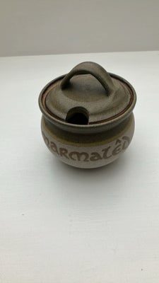 Keramik, Marmelade krukke, Stentøjs marmeladekrukke fra tregaron. Har et lille afslag i låget, se bi