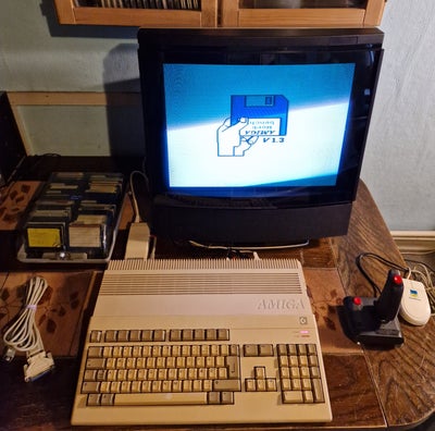 andet, Amiga 500, i pæn stand, med Kickstart 1.3 og 1 MB ram (1/2 MB chip ram og 1/2 mb fast ram, fa