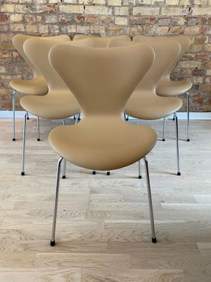 Arne Jacobsen, stol, 3107 syveren, 6.stk Ny polstret AJ 3107 syverstole i lækker sandfarvet semi-Ana