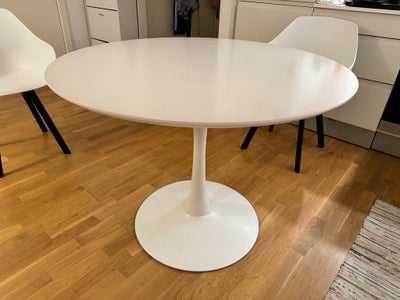 Spisebord, GRATIS VED AFHENTNING! 
Fint bord (uden stole). Få brugs spor og pletter.
