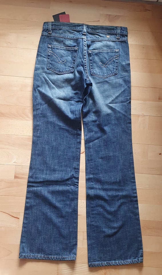 Jeans, Which, str. 28