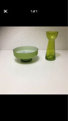 Glas, Gl grøn hyacintvase samt grøn glaskål, Fint ældre Grønt glaspynt - Skål med hvid inderside 
Ca