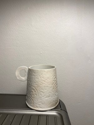 Keramik, Kop, Keramik kop købt i et lille værksted på Bornholm (der står AB trykt). Der er en krakel