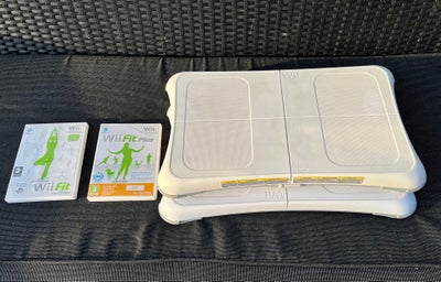 Nintendo Wii, Wii board , God, Wii Fit board med spil

Prisen er pr sæt 150kr
 

Wii Fit board + en 