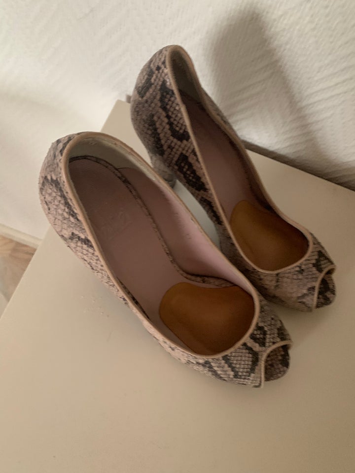 Pumps, str. 37, Billi bi