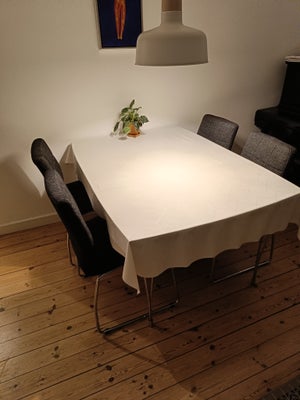 Spisebord m/stole, Laminat, Laminat spisebord med 2 udtræksplader og 4 stole. (På billedet kun vist 