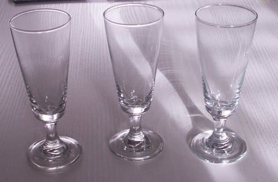 Glas,  Champagne / Drinksglas, 3 stk. glas i pæn enkel facon. Højde 15 cm
Samlet pris



