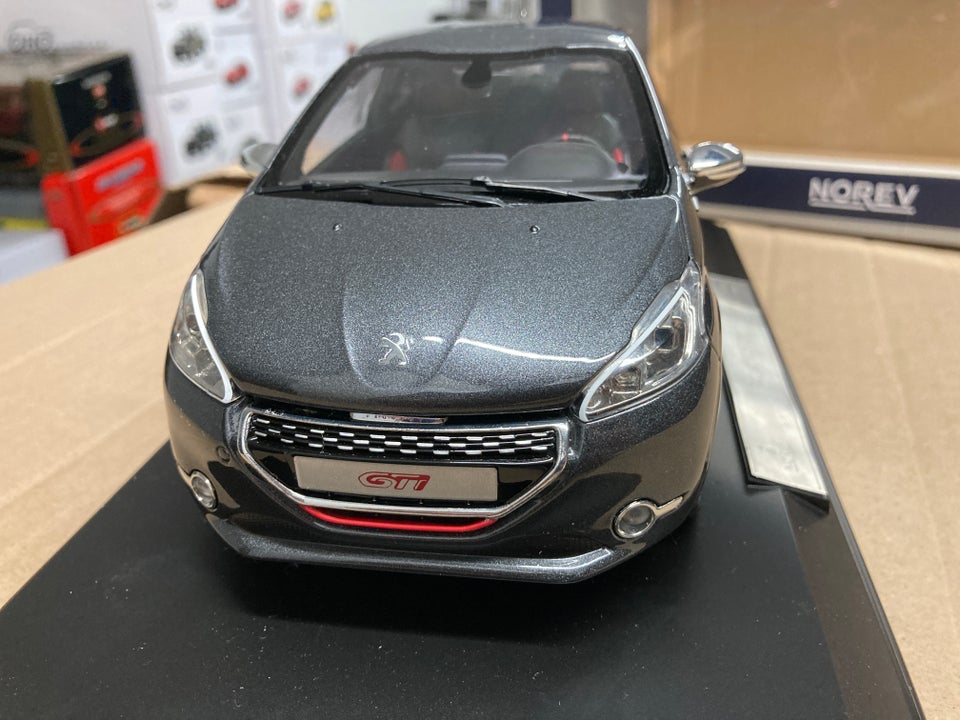 Modelbil, Peugeot 208 GTi 1/18, skala 1:18