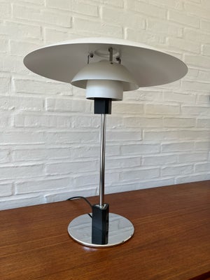 Arkitektlampe, Poul Henningsen, Poul Henningsen (1894-1967). 'PH 4/3' bordlampe med stamme og fod af