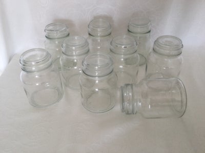 Glas, Glas, Sylteglas eller til små ting.
9 stk glas med tryk låg.
Rummer 5 dl.
Højden med låg 13 cm