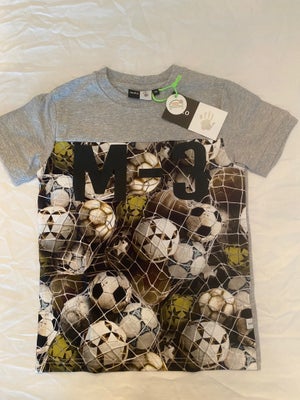 T-shirt, T-Shirt, MOLO, str. 116, Super flot T-Shirt Fra Molo str 116 , med Fodbold print på, og med