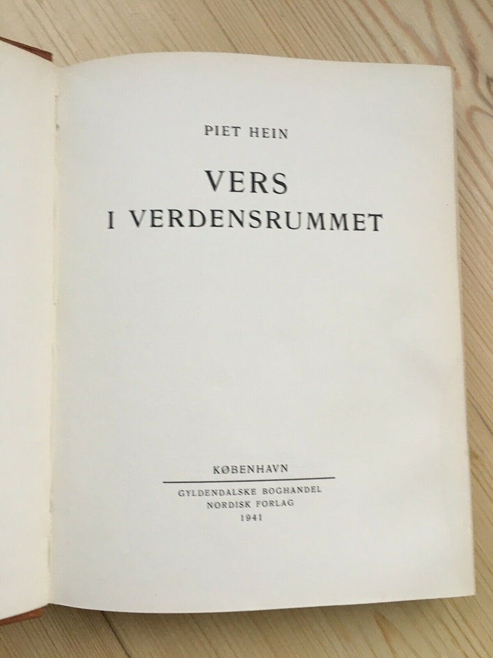 Vers i verdensrummet, Piet Hein, genre: digte