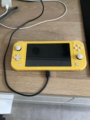 Nintendo Switch, Lite , God, Sælger denne Nintendo Switch Lite i gul med lader for 895

Hentes eller