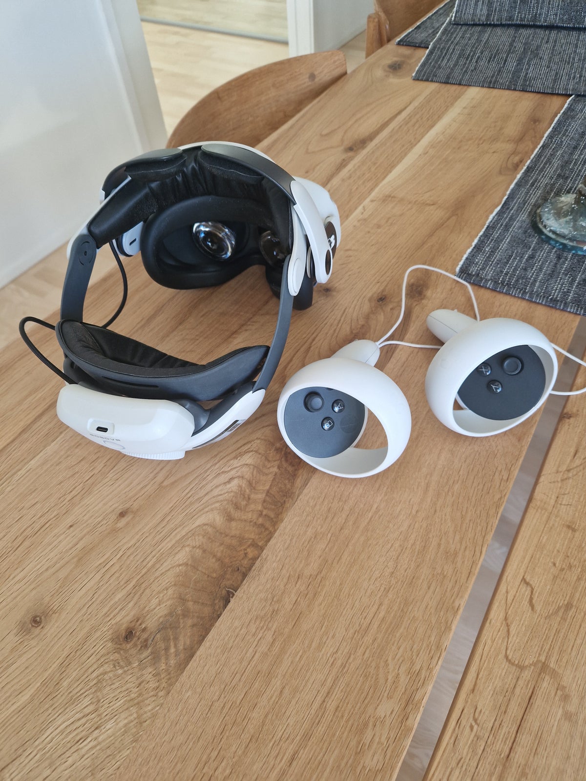 Oculus Quest 2 256GB m. BOBOVR M2 headstrap, andet, Perfekt
