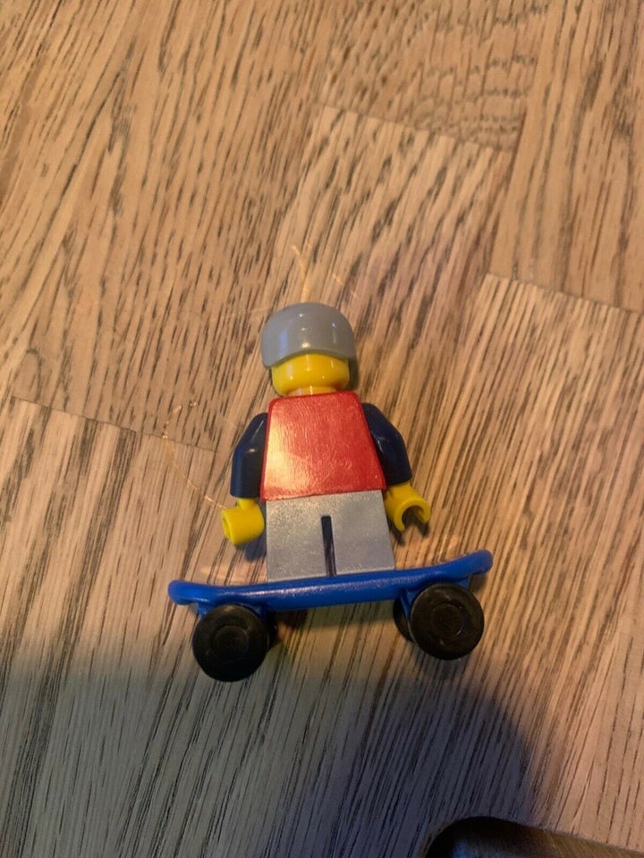 Lego City, Town skateboarder minifigure kid