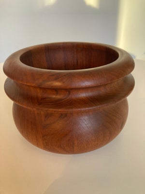 Teak skål, Woodline Denmark, Smuk teak skål fra Woodline Denmark.

Skålen er i god stand og måler 20