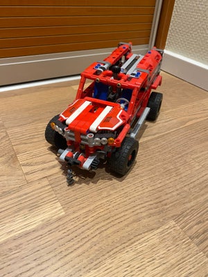 Lego Technic, 42075, Brandbil med spil og motor hvor stemplerne bevæger sig 