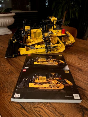 Lego Technic, 42131, Super fin bulldozer, kun samlet 1 gang. Kasse og bøger medfølger.