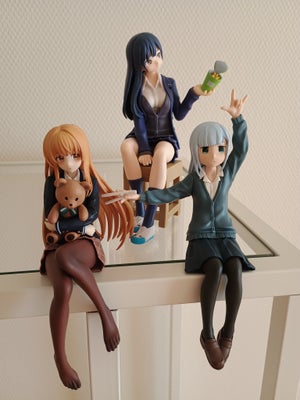Andre samleobjekter, Anime figur, 3stk figure. Den ene mangler (et styk legetøj/hendes dukke) som sk