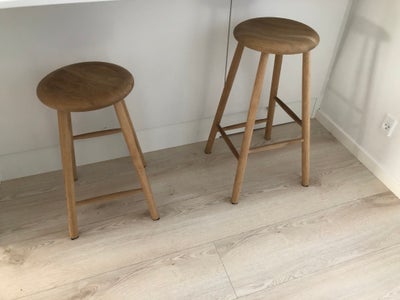 Barstol, Trævarefabrikkernes Udsalg, 1 stk. super flot barstol i eg H60 cm. 500 kr. stk. pris.
1 stk