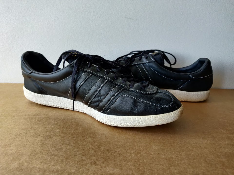 Sneakers, adidas universal, str. 46