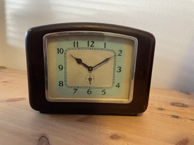 Bordur, Sparebøsse ur, Og vækkeur har ikke nøglen H 13,5 cm. B 19 cm. D 9 cm. uret virker