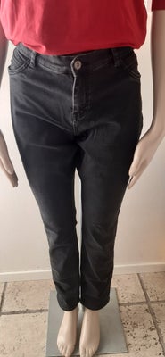 Jeans, Only, str. 40,  Sort,  God men brugt, Mål
Livvidden er 86 cm
Benlængde fra skridt og ned 82 c
