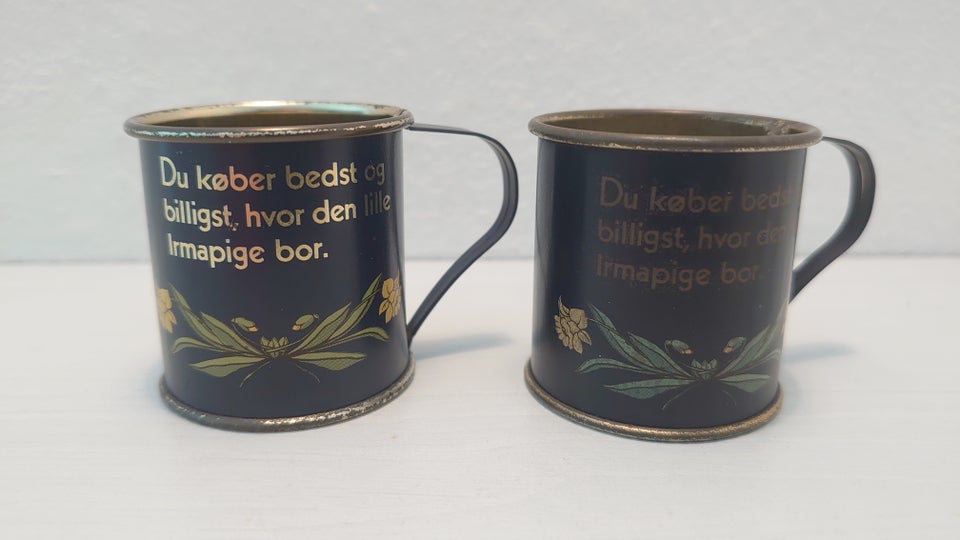 Dåser, 2 stk Irma krus/kaffemål m. tekst. H. 4cm, Dia.4cm