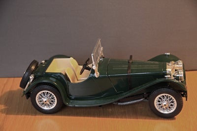 Modelbil, BURAGO 1:18 JAGUAR SS 100, 1937 JAGUAR SS 100 fra BURAGO DIAMOND COLLECTION i flot stand (