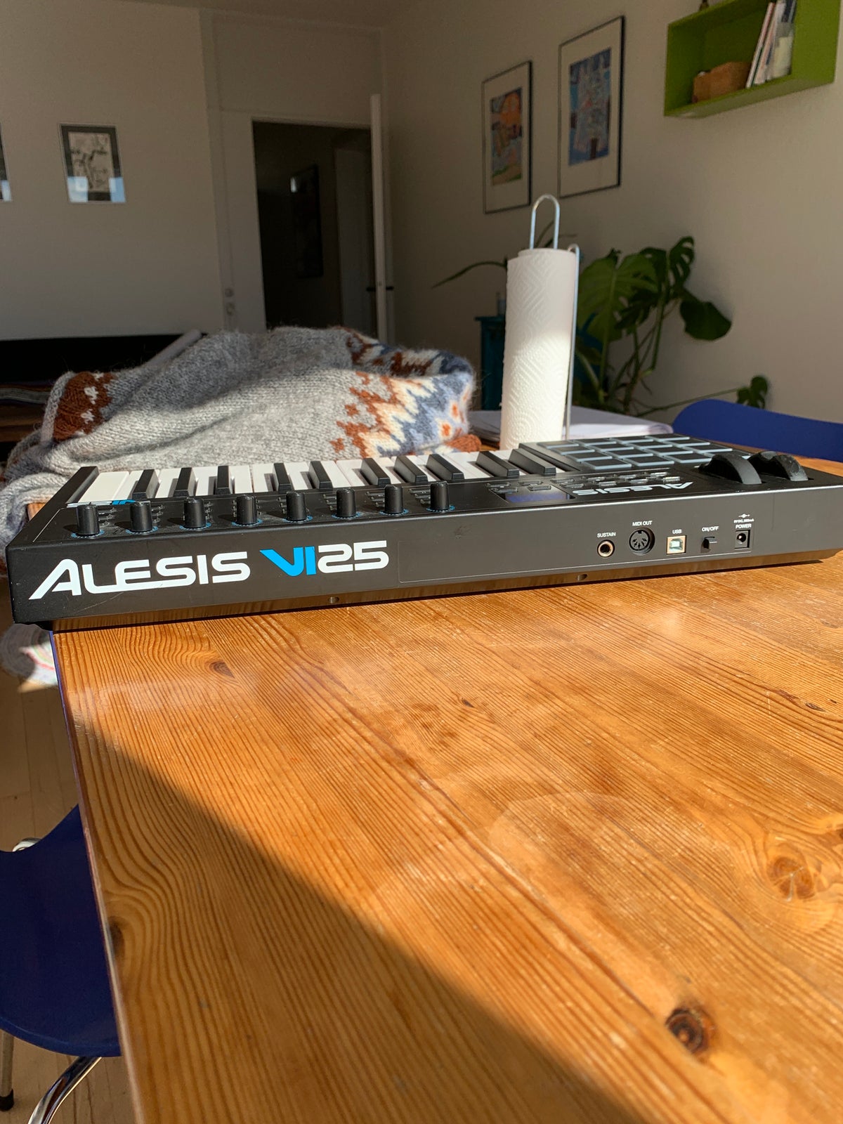 Midi keyboard, Alesis VI25