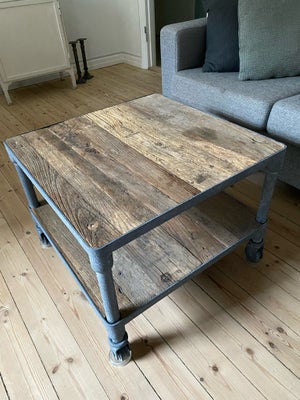 Sofabord, andet materiale, b: 60 l: 60 h: 45, Sofabord rustikt i genbrugstræ- og jern.