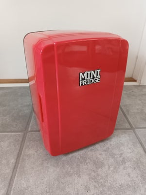 Mini Cooler, med plads til 6 dåser. 230 V. h 28 b 20 og d 23 cm.