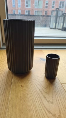 Vase, 2 Lyngby vasen, 2 Lyngbyvasen of H: 20 cm and H: 8.5 cm, matt dark grey
