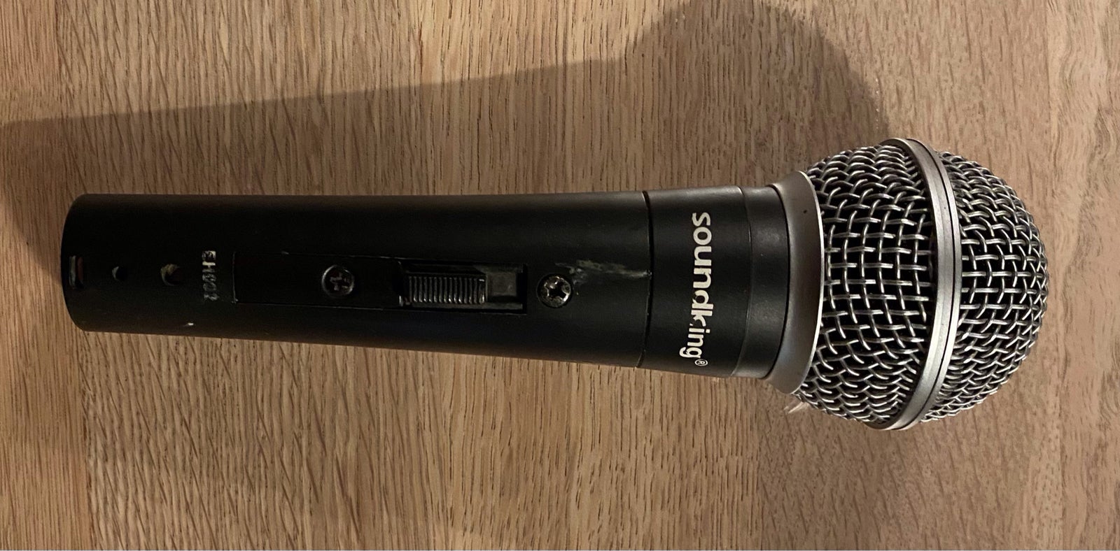 Mikrofon med stativ og ledning, Soundking og K&M