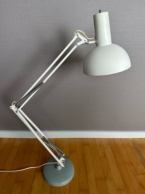 Louis Poulsen, 24580, arkitektlampe, To stk. Louis Poulsen arkitektlamper med fod, model 24580. 
Beg