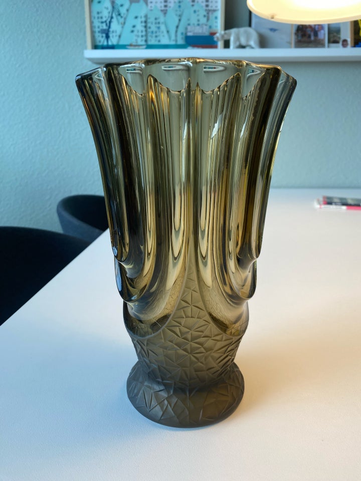 Vase, Glas, 87 år gl.