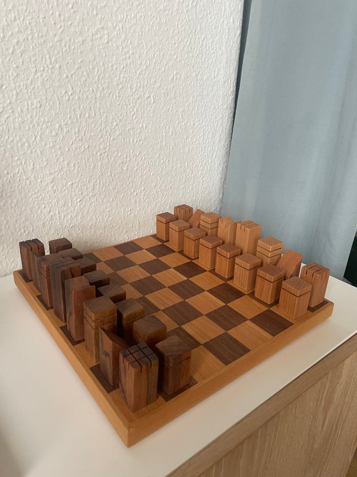Snedkerproduceret skak-spil, Strategi, brætspil