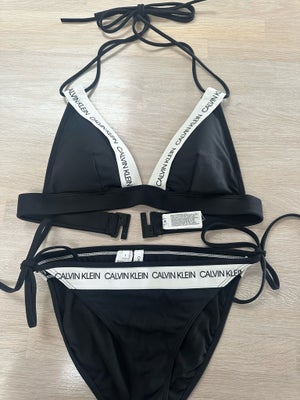 Badetøj, Calvin Klein, str. 38,  Næsten som ny, Mega fedt bikinisæt fra Calvin Klein
Er kun brugt en