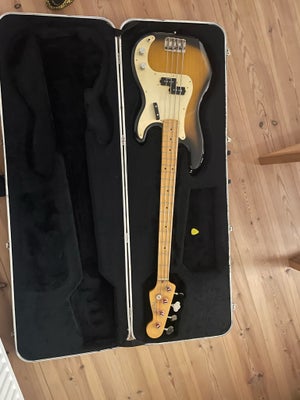 Elbas, Fender 50’s P Bass BLK, Fender P-bas (MEX) fra 2011.
Jeg har brugt den primært i studiet. Den