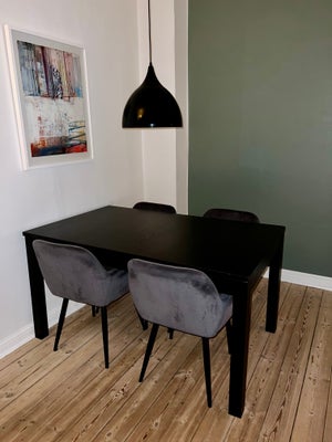 Spisebord, Træ, Ikea, b: 84 l: 140, Sort spisebord fra ikea med to ekstra plader sælges. Der kan sid