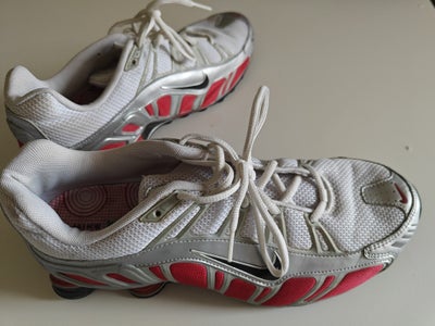 Sportssko, Nike, str. 45,5,  Rød/hvid,  Næsten som ny, Nike Air Shox sko, der næsten ikke er brugt. 