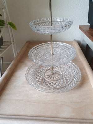 Glas, etagere, 

Etagere I glas meget kraftig dia lille ca 16 cm mellem ca 20 cm stor ca 26 cm højde