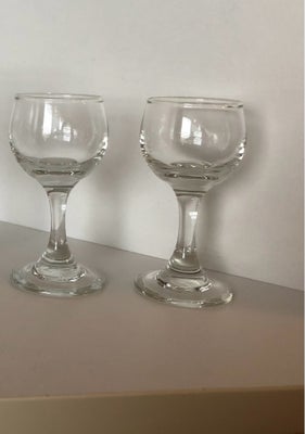 Glas, Snapseglas, Snapseglas
Har 26 stk 
5 kr pr stk eller tá dem alle for 100 kr
