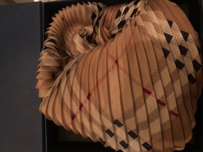 Tørklæde, Just d’lux, str. 55x55cm,  Beige, sort, hvid og rød.,  Polyester,  Ubrugt, Ternet tørklæde