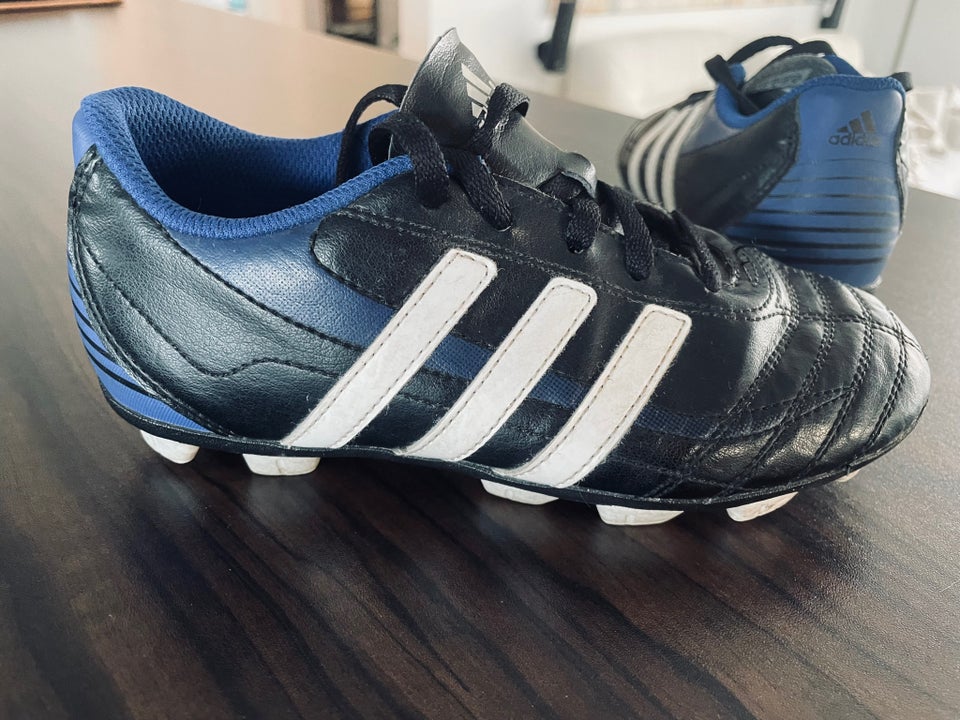 Fodboldstøvler, Adidas, 32 - dba.dk - Køb og Salg af Brugt