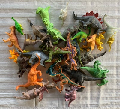 Andet legetøj, Dinosaurus, En stor samling blandet dinosaurusser.
Lige klar til at blive leget med.